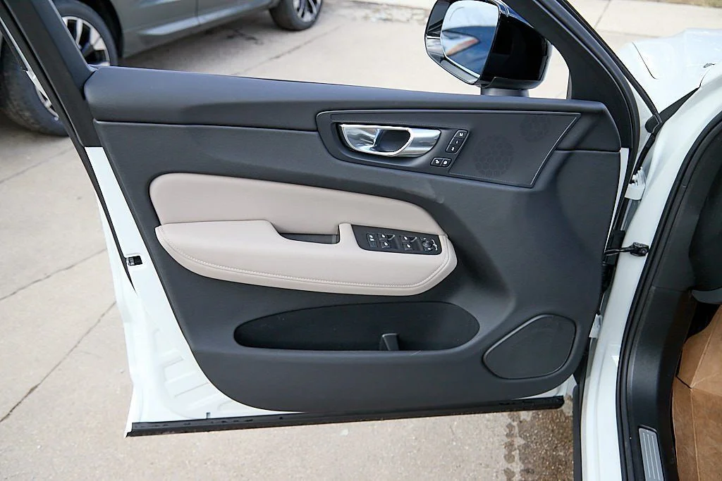 New 2026 Crystal White Volvo Plus image 10