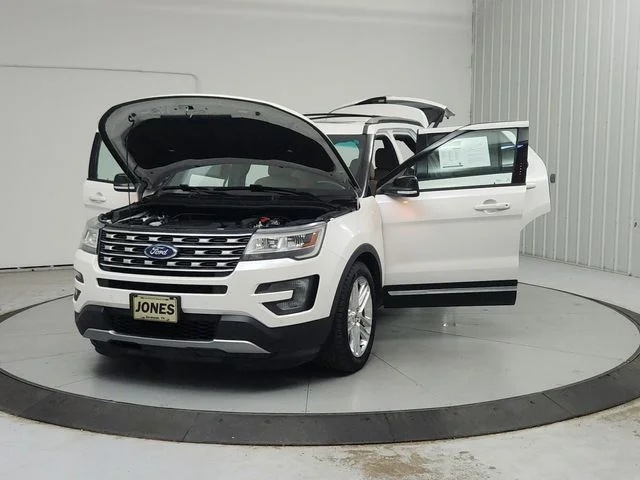 Used 2017 White Ford XLT image 11