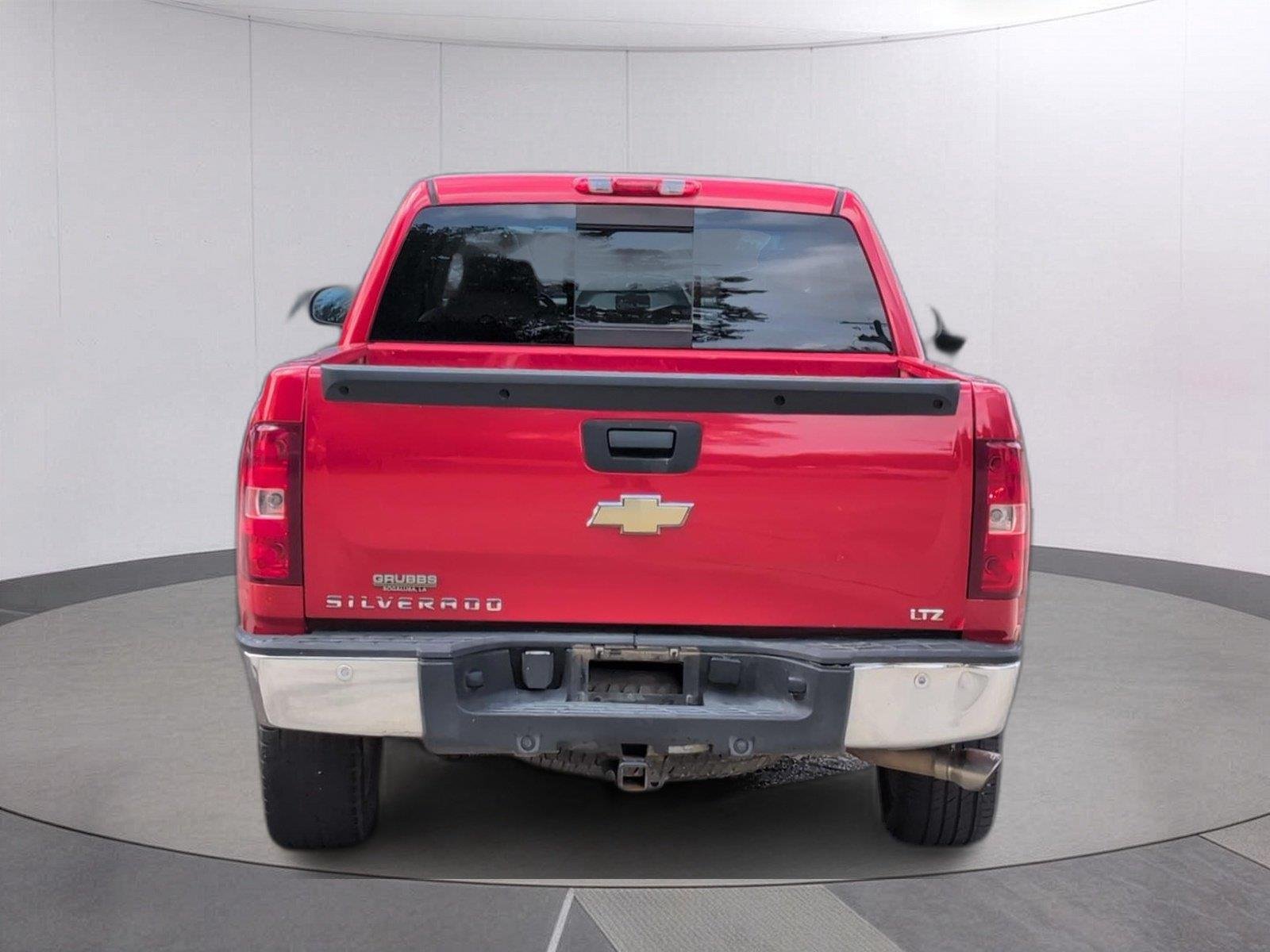 Used 2008 VICTORY RED Chevrolet LTZ image 4