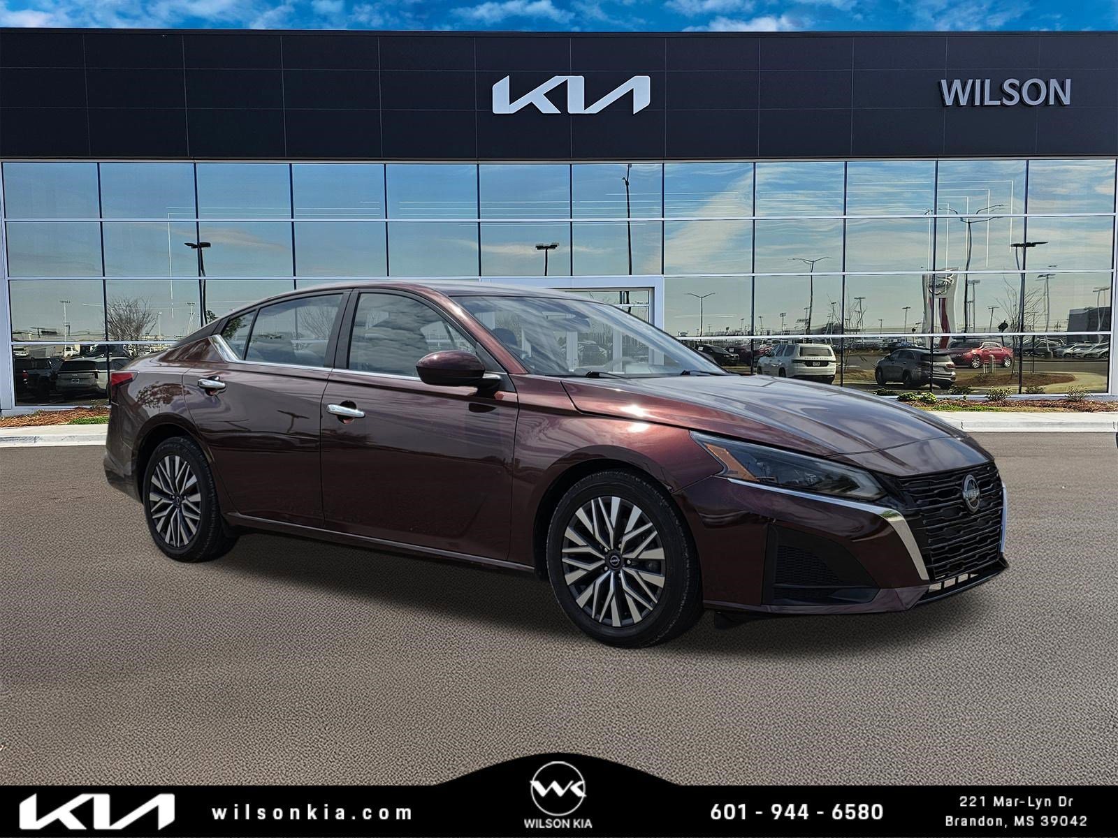 Used 2023 Garnet Pearl Metallic Nissan 2.5 SV image 1