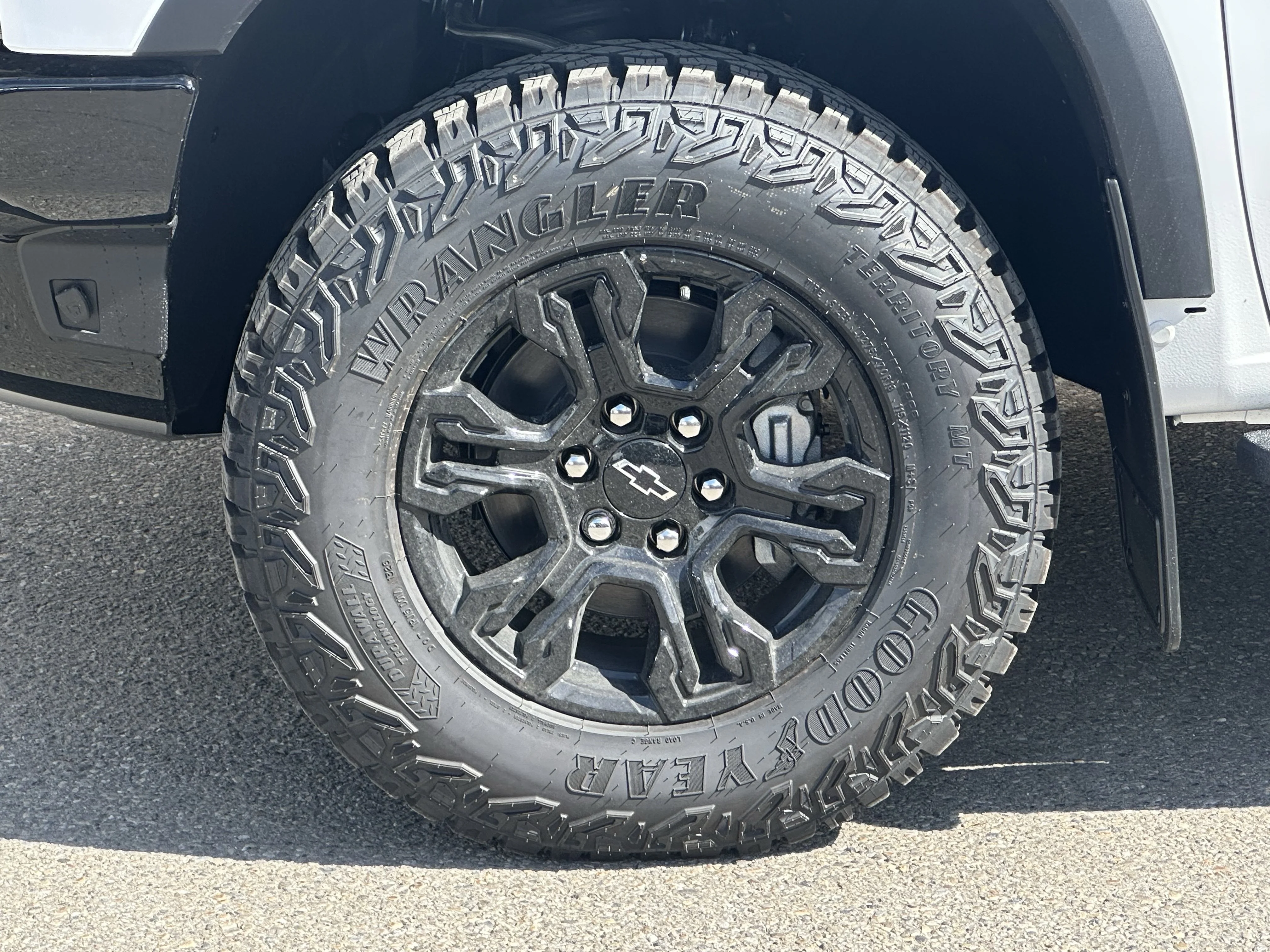 New 2026 Summit White Chevrolet ZR2 image 6