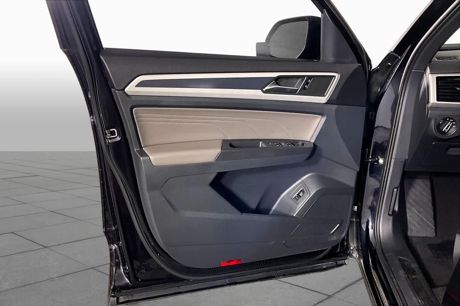 Used 2022 DEEP BLACK PEARL EFFECT Volkswagen 3.6L V6 SEL R-Line Black image 21