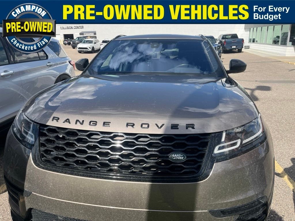 Used 2019 Tan Land Rover SE R-Dynamic image 1