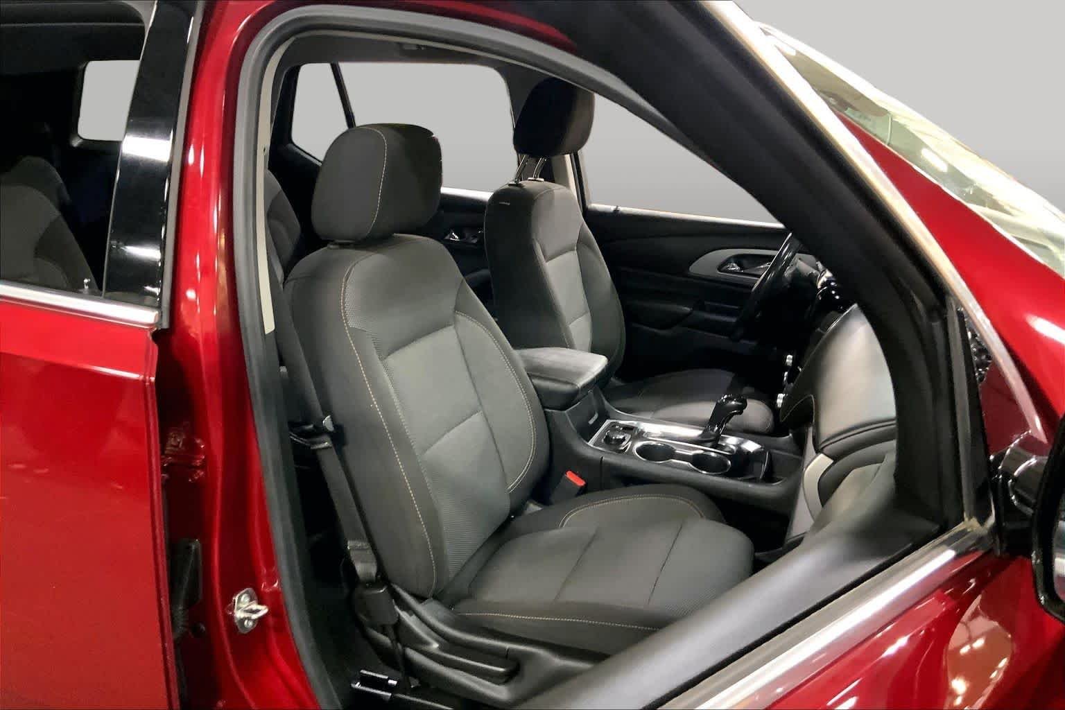Used 2018 Cajun Red Tintcoat Chevrolet LT Cloth image 9
