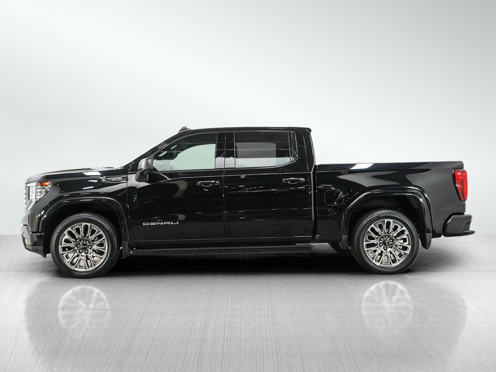 Used 2025 GMC Sierra 1500 Denali Ultimate with VIN 1GTUUHEL5SZ267883 for sale in Burnsville, Minnesota