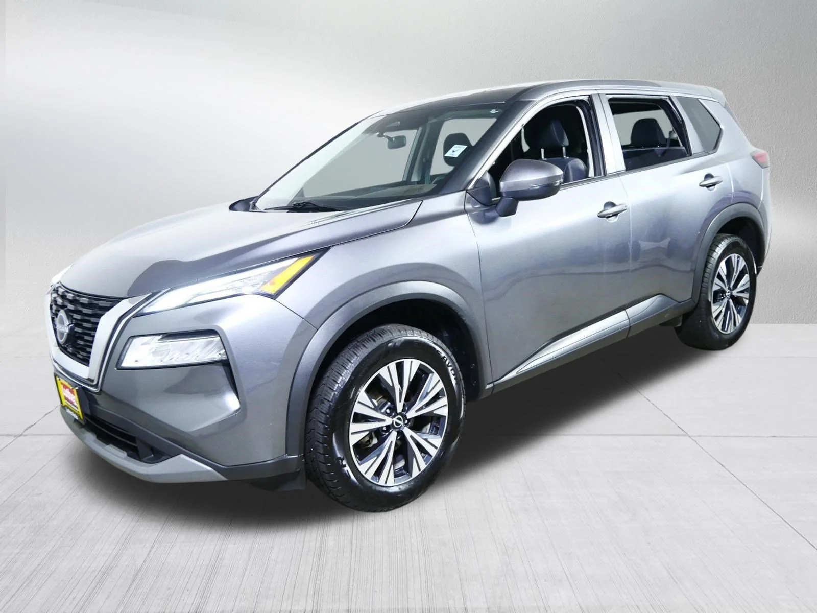 Used 2022 Gun Metallic Nissan SV image 3