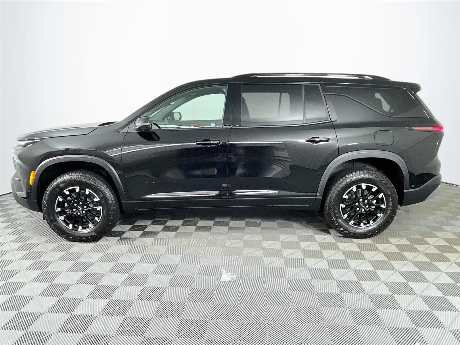 Used 2026 Mosaic Black Metallic Chevrolet AWD Z71 image 4