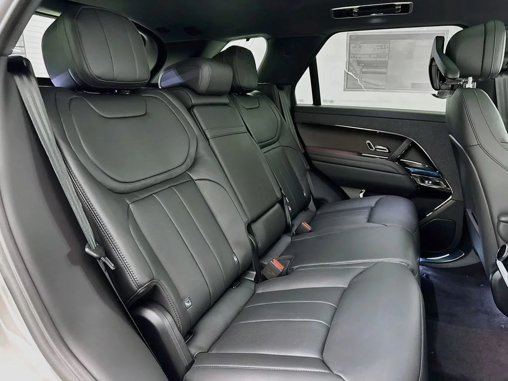 New 2026 Borasco Grey Land Rover Dynamic SE image 29