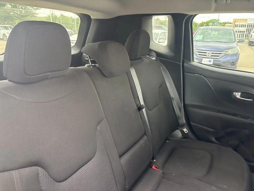 Used 2018 Blue Jeep Latitude image 29