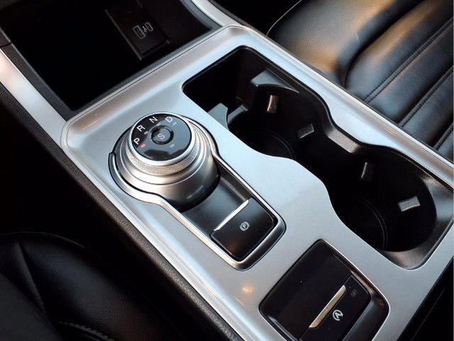 Used 2024  Ford SEL image 6