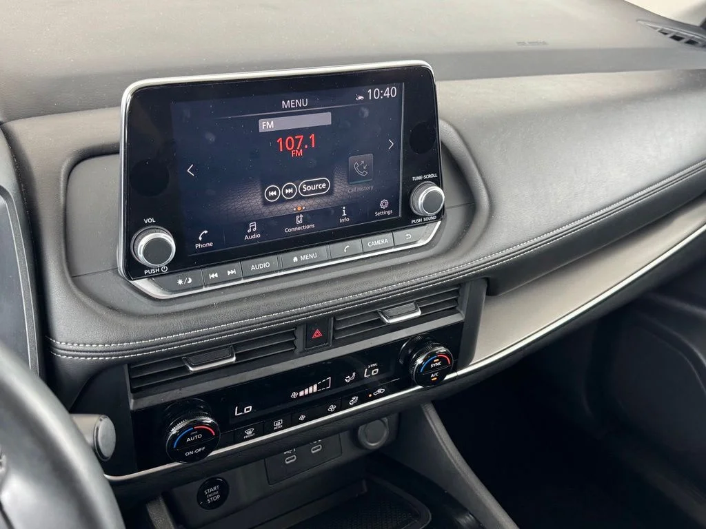 Used 2025 Gray Nissan SV image 29