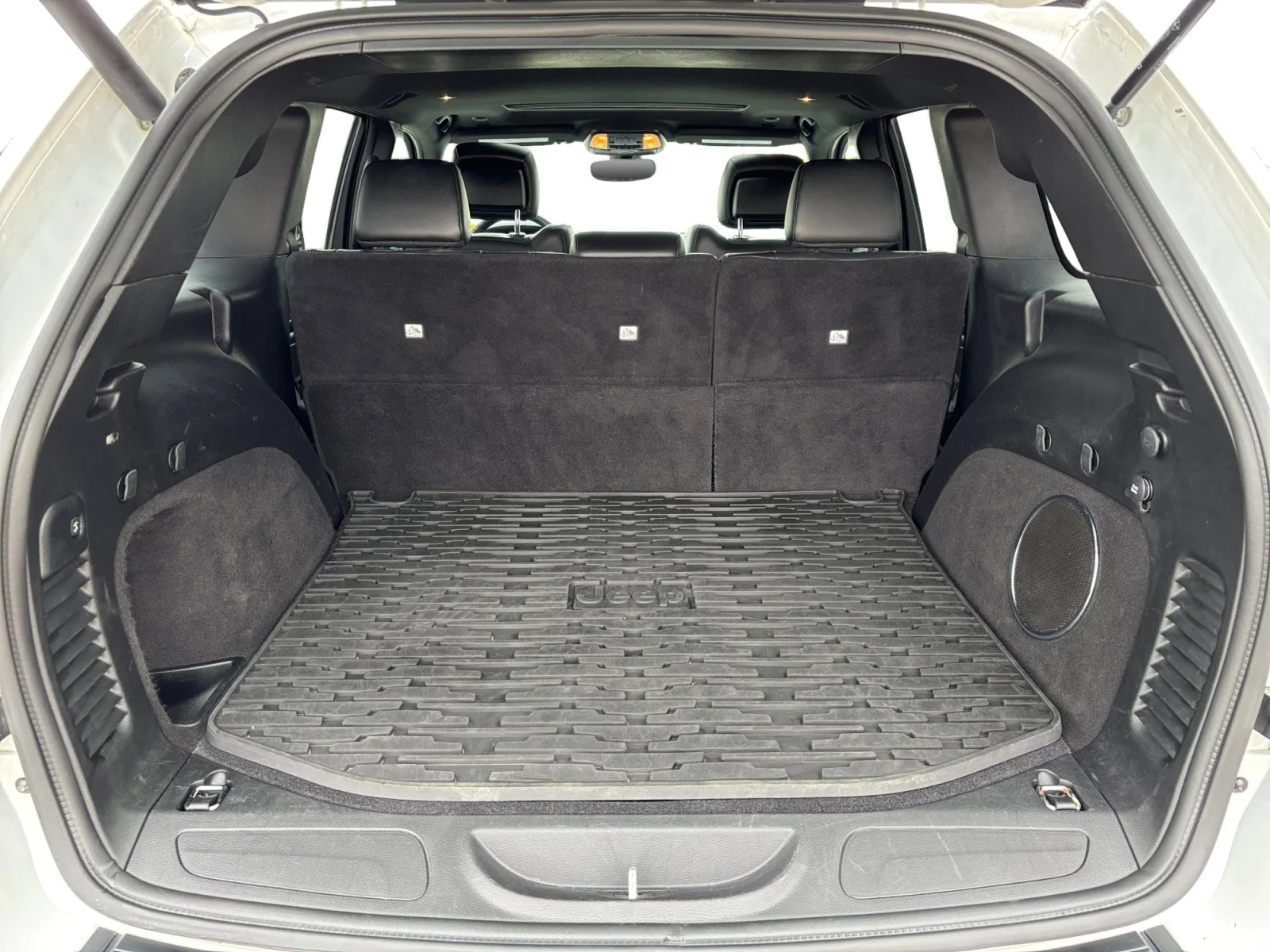 Used 2021 White Jeep Altitude image 19