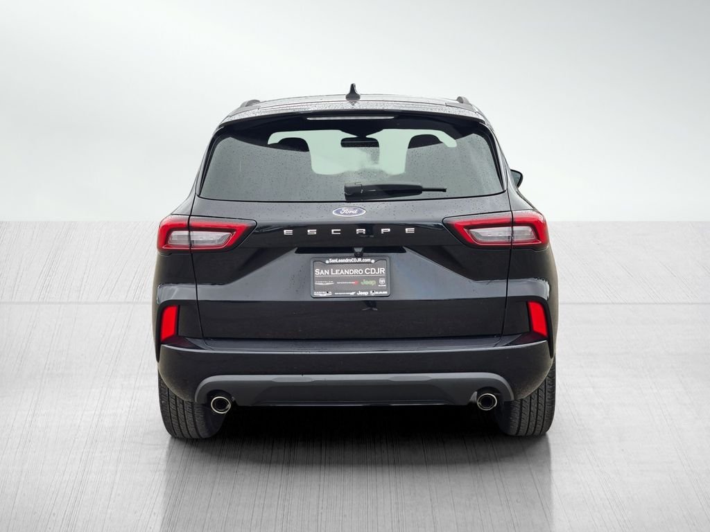 Used 2023 Agate Black Metallic Ford ST-Line image 8