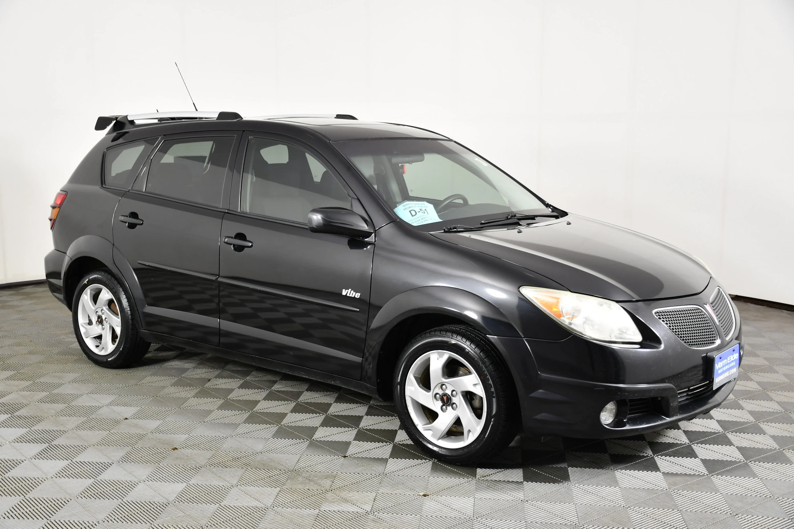 Used 2005 Abyss Black Pontiac Base image 4