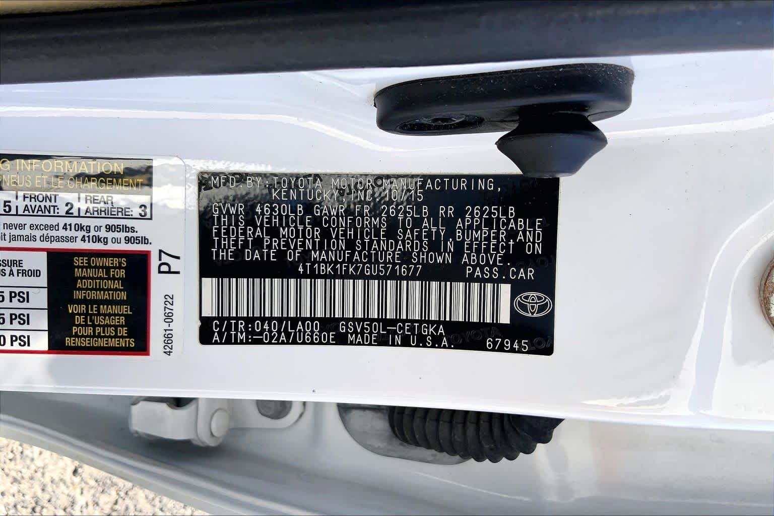 Used 2016 Super White Toyota XLE image 36