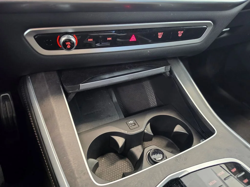 Used 2025 Black BMW M60i image 20