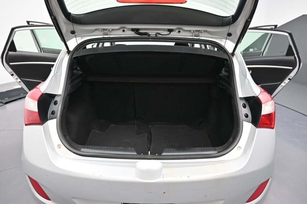 Used 2013 Shimmering Silver Metallic Hyundai Base image 29