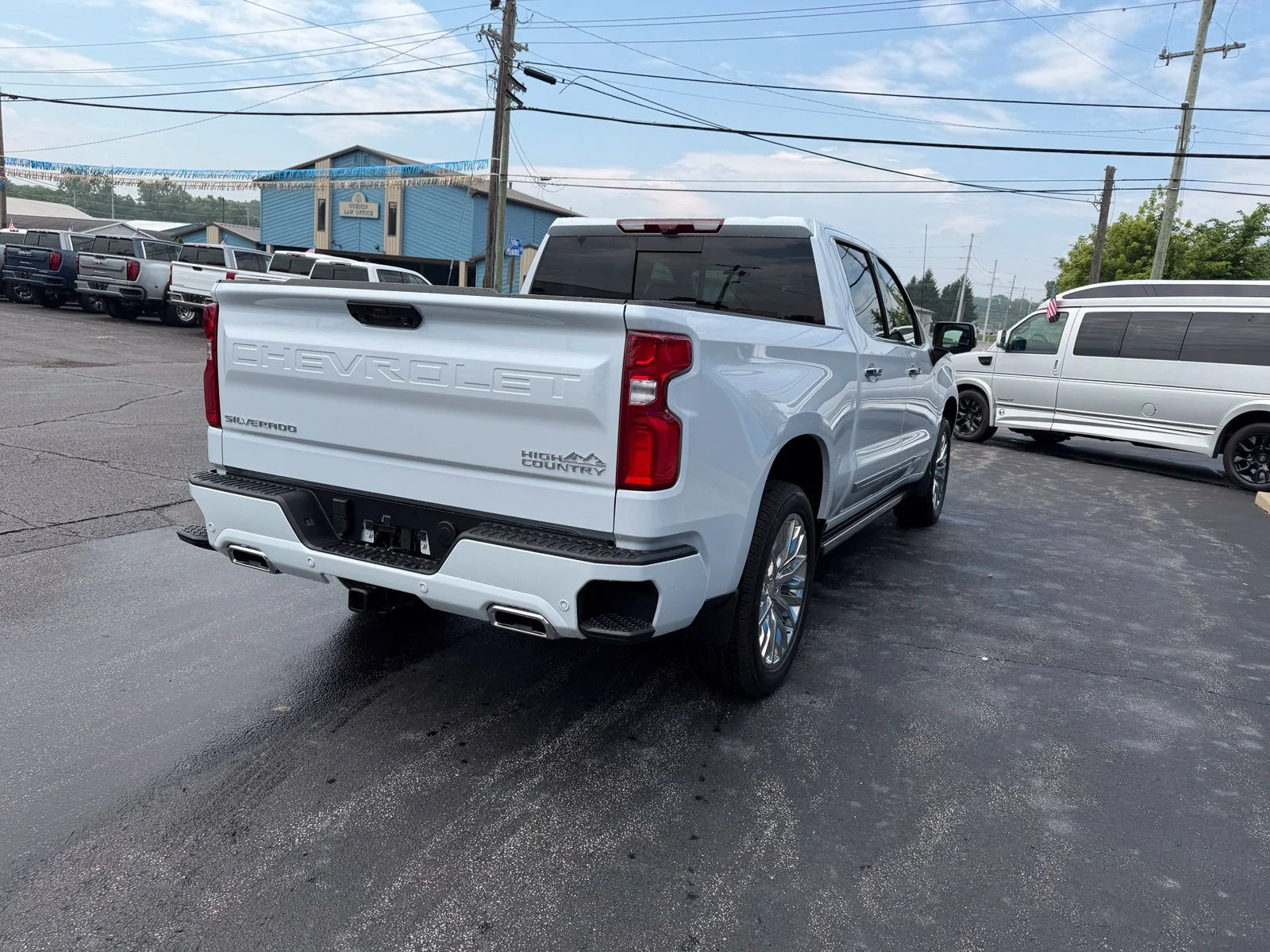 New 2026 Polar White Tricoat Chevrolet High Country image 5