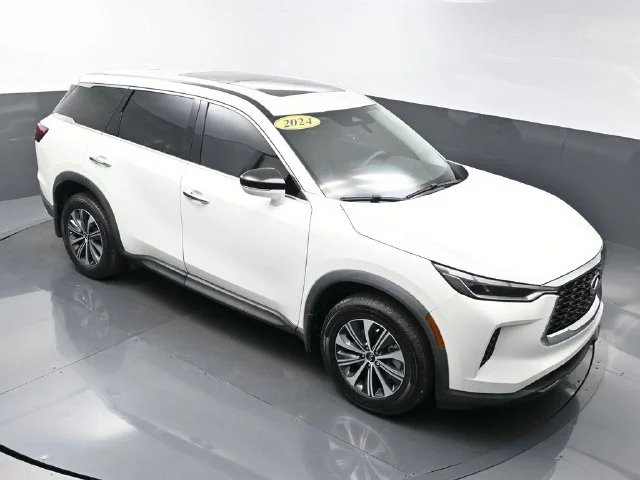 Used 2024 White INFINITI PURE image 54