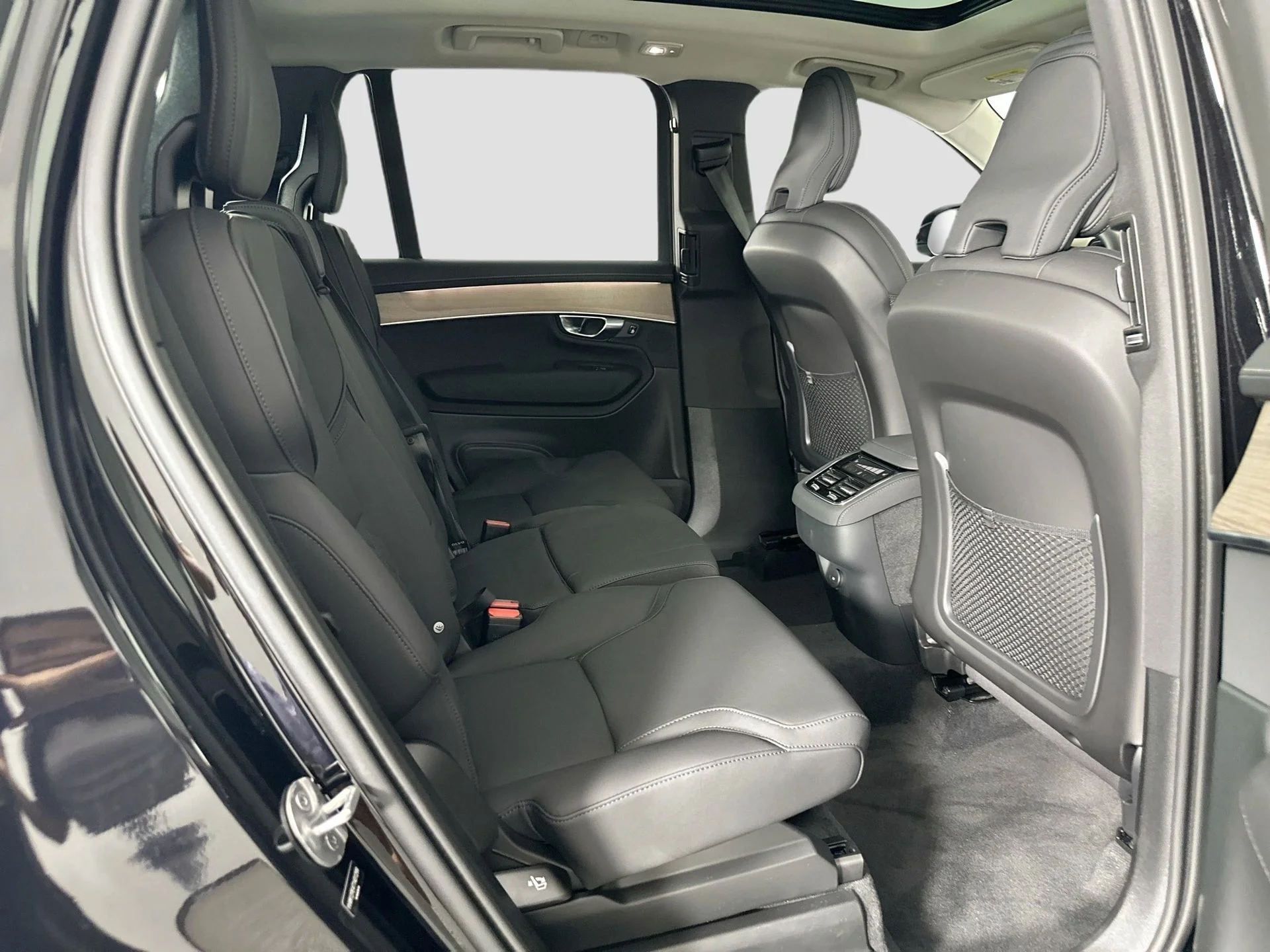 2026 Volvo XC90 Plus - Photo 25