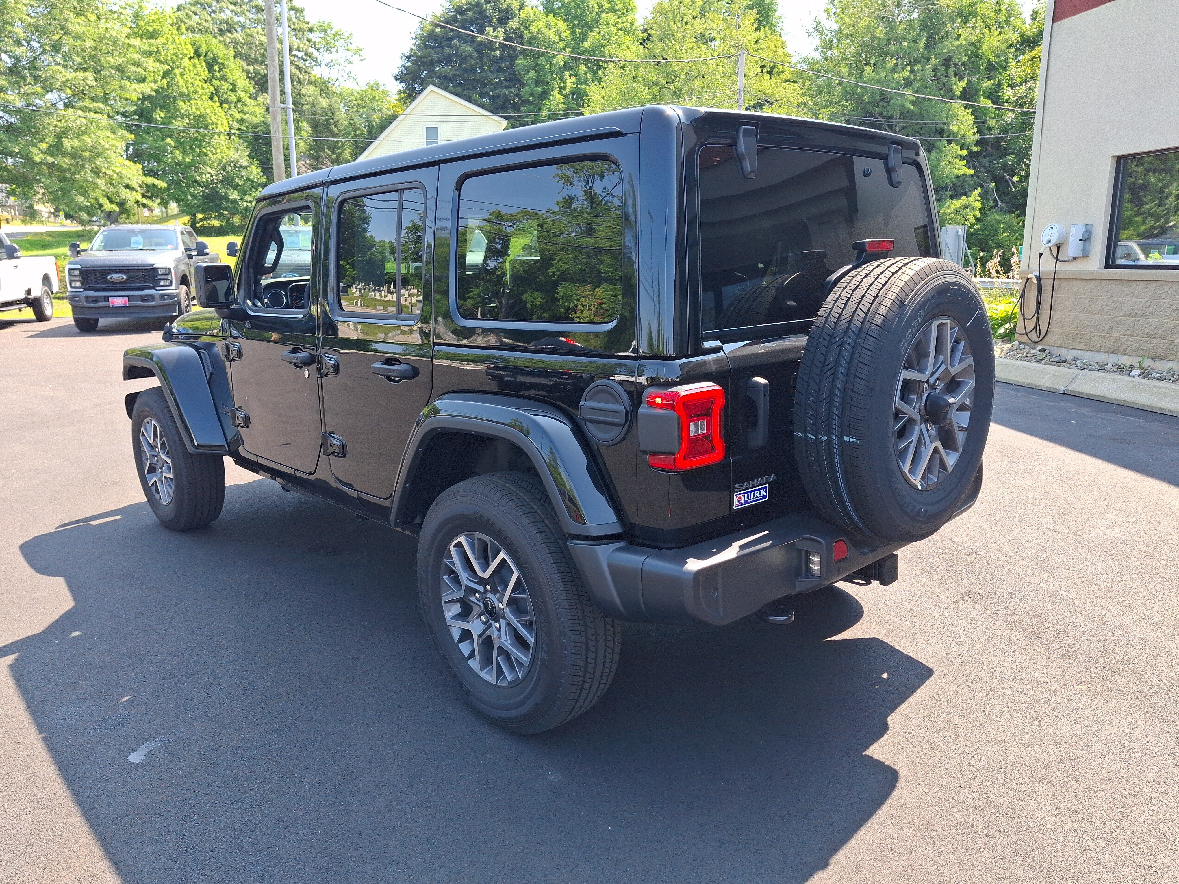 Used 2025 Black Clearcoat Jeep Sahara image 7