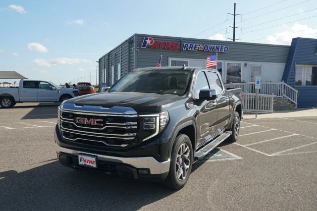 Used 2023 Onyx Black GMC SLT image 1