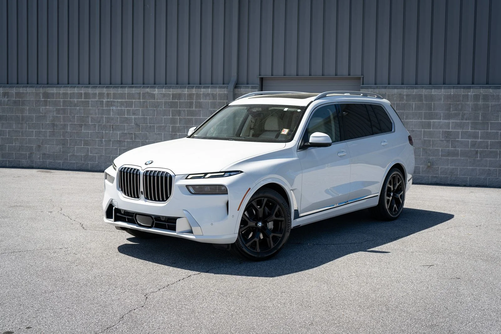 Used 2023 White BMW xDrive40i image 4