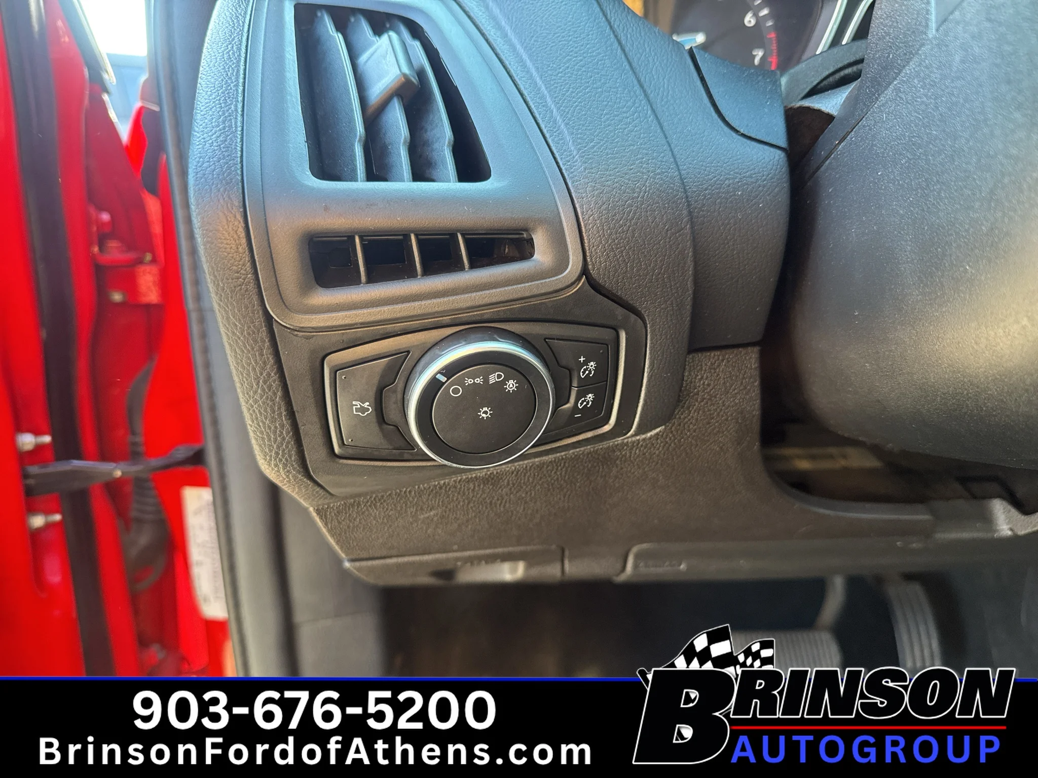 Used 2017 Race Red Ford SE image 22