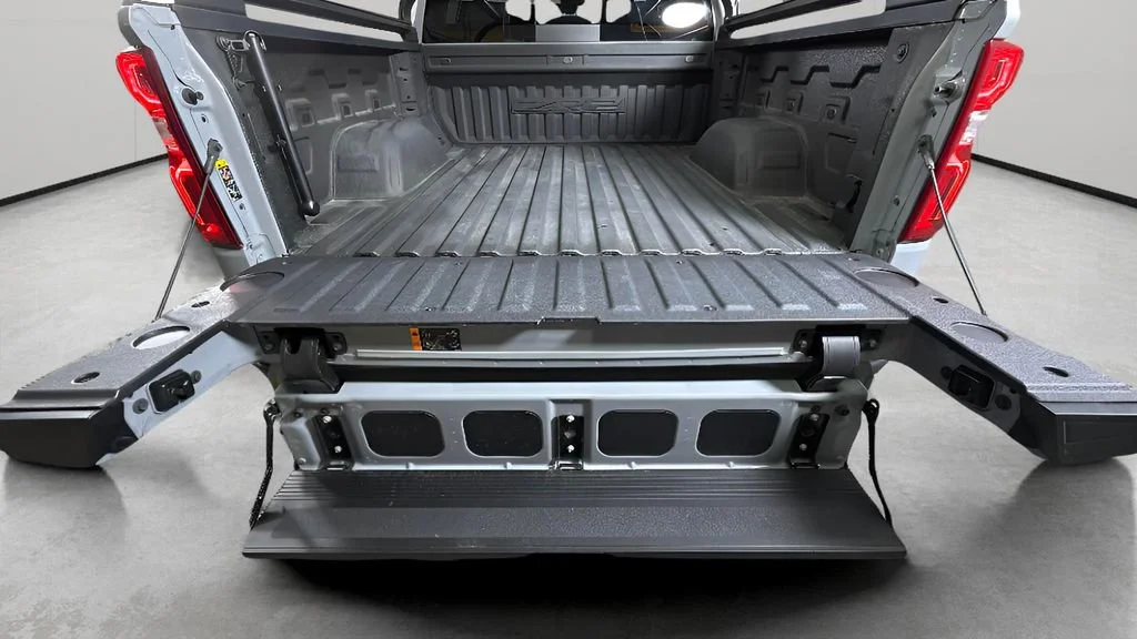 Used 2025 Slate Gray Metallic Chevrolet ZR2 image 30