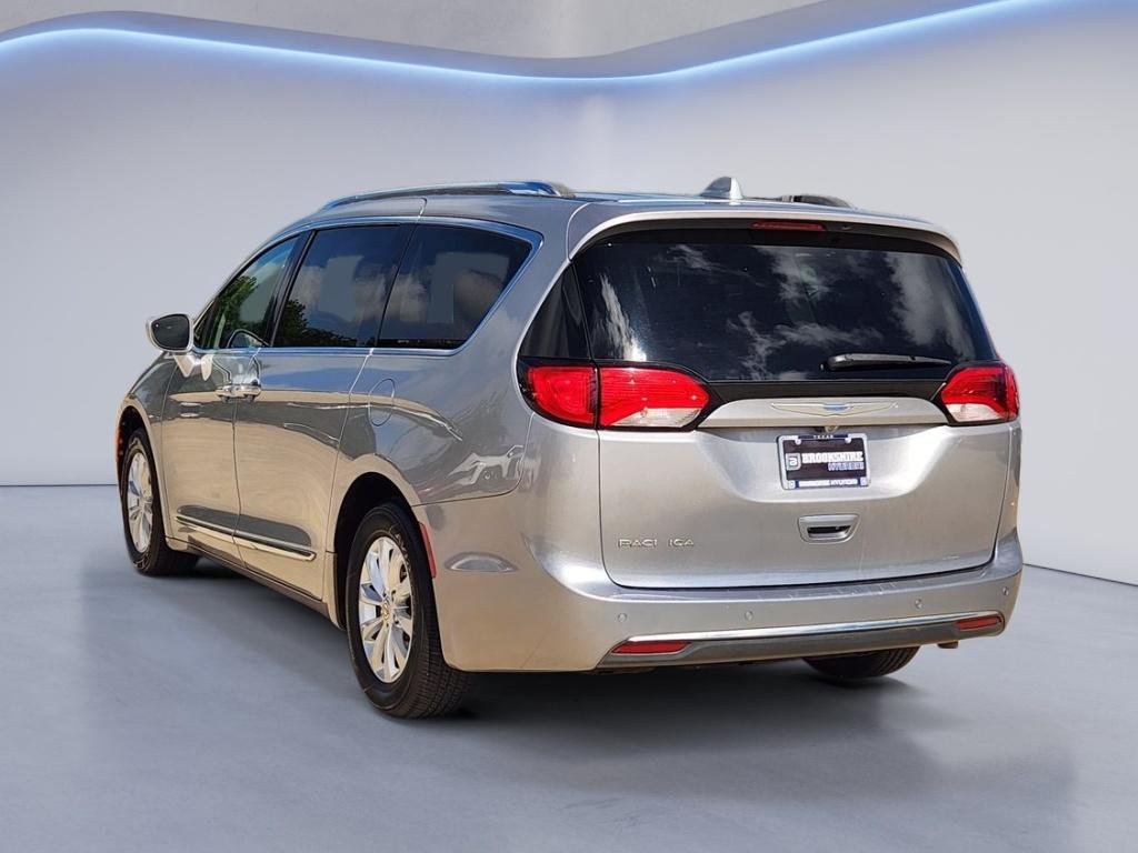 Used 2018 Billet Silver Metallic Clearcoat Chrysler Touring L image 7