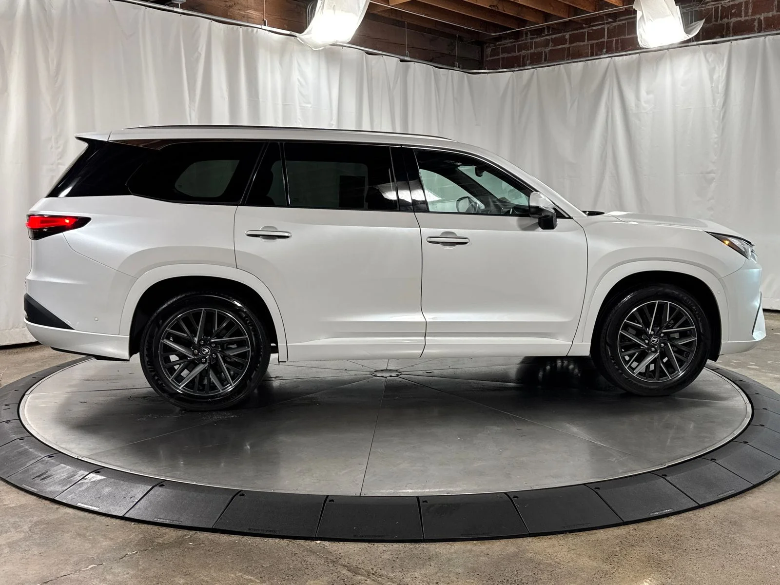 Used 2024 Wind Chill Pearl Lexus 350 Premium image 6