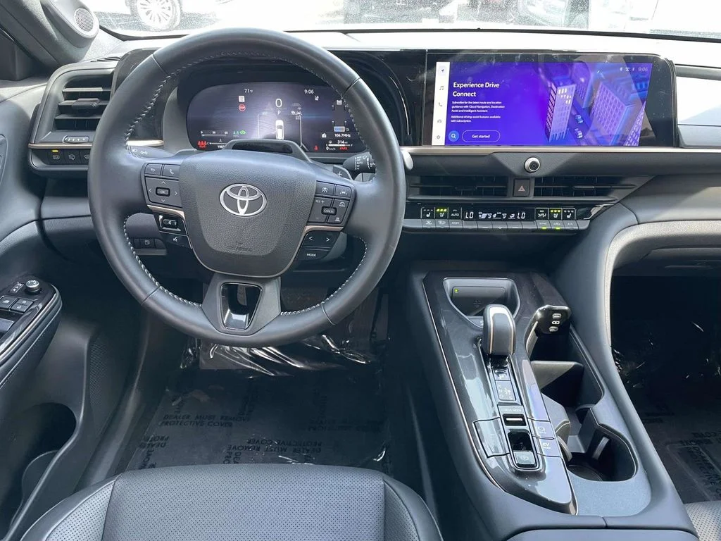 2025 Toyota Crown Signia Limited - Photo 25