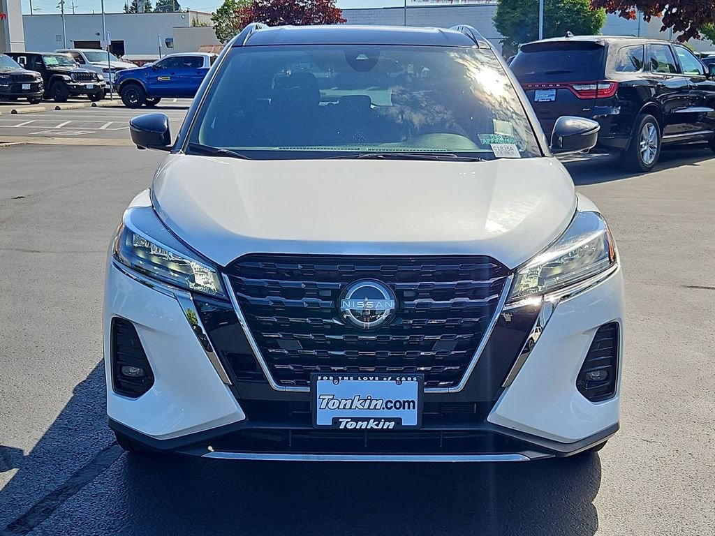 Used 2023 White Nissan SR image 9