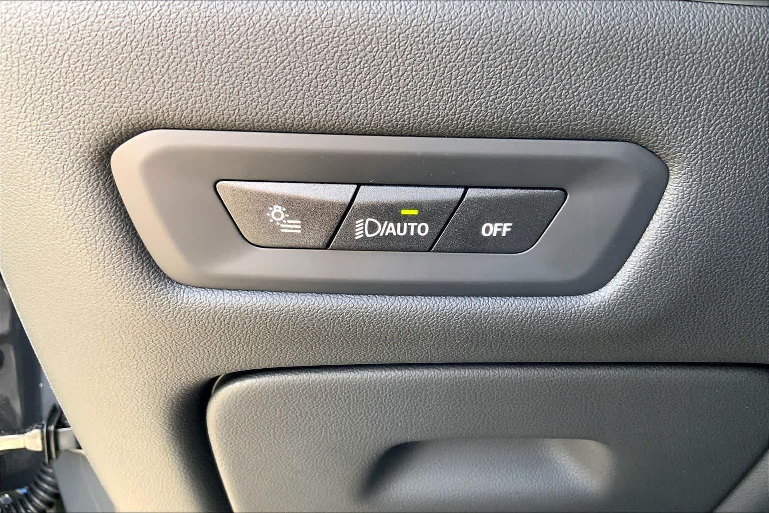 New 2026 Dravit Grey Metallic BMW xDrive40i image 20