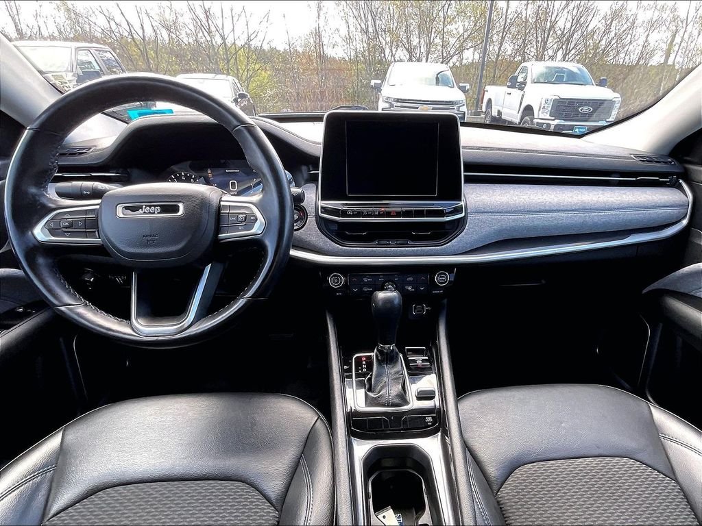 Used 2022 Laser Blue Pearlcoat Jeep Latitude image 20