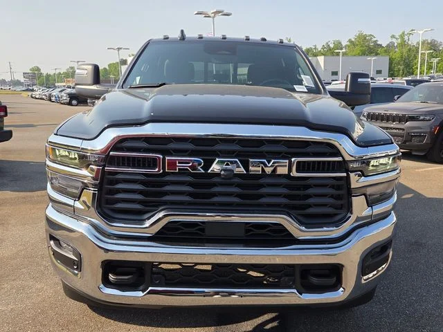 New 2026 Diamond Black Crystal Pearl-Coat Exterior Paint RAM Tradesman image 2