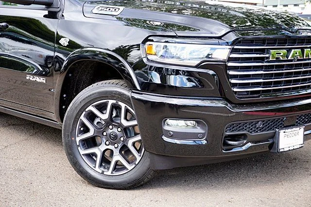New 2026 Diamond Black Crystal Pearl-Coat Exterior Paint RAM Laramie image 4