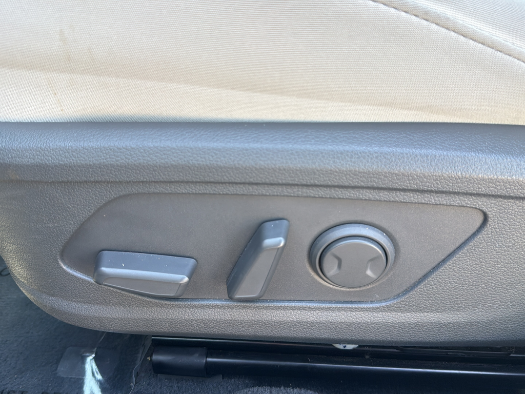 Used 2025 Red Hyundai SEL image 18