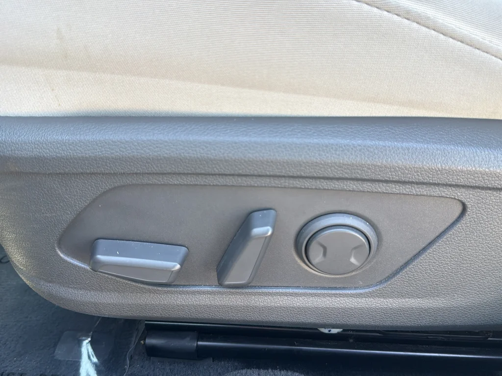 Used 2025 Red Hyundai SEL image 18