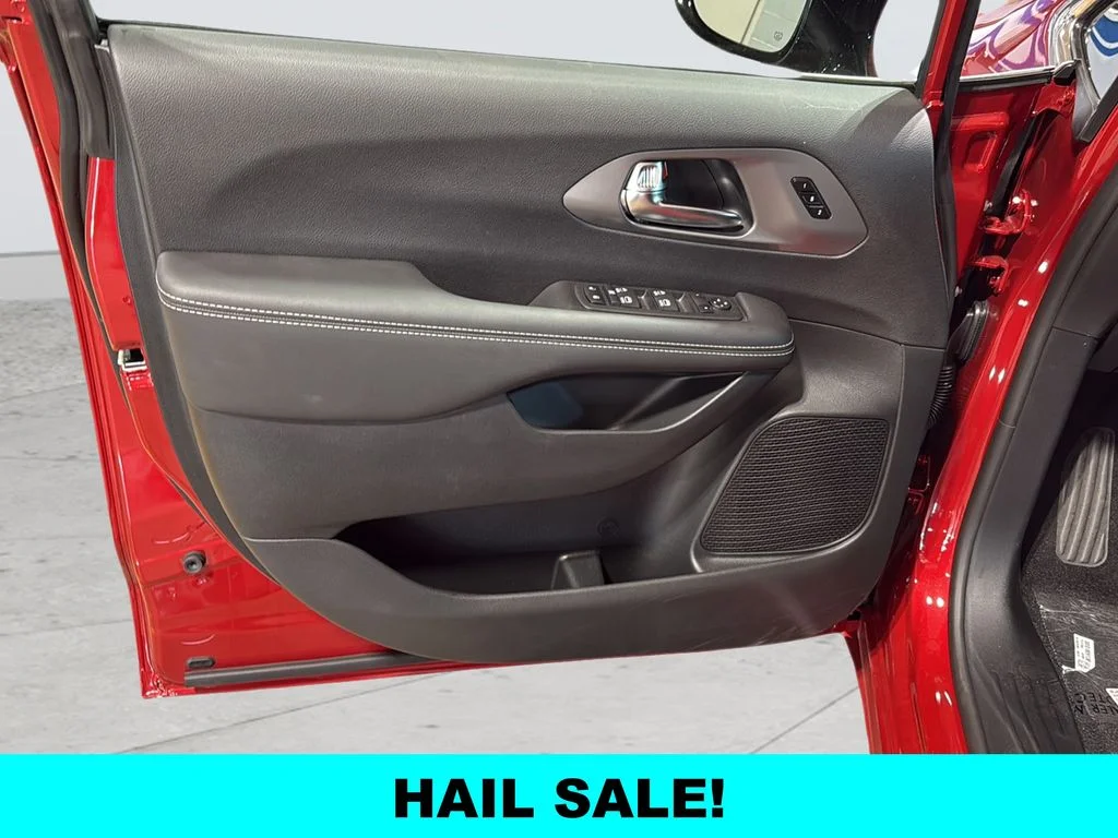 New 2026 Red Hot Pearl-Coat Exterior Paint Chrysler Select image 11