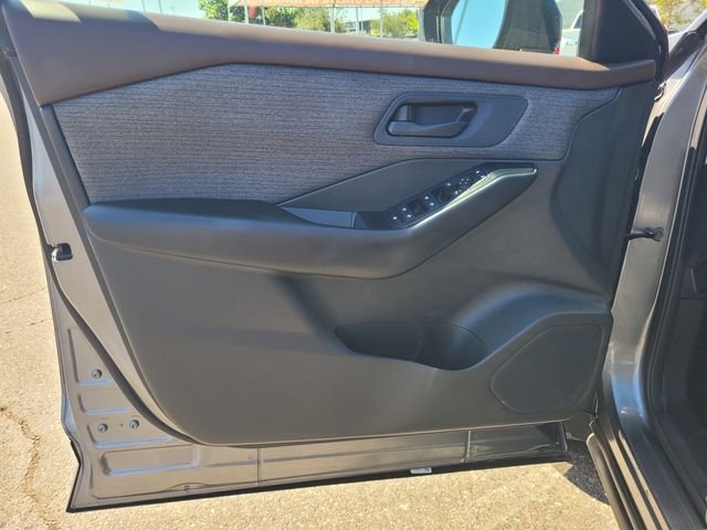Used 2023 Gray Nissan S image 18