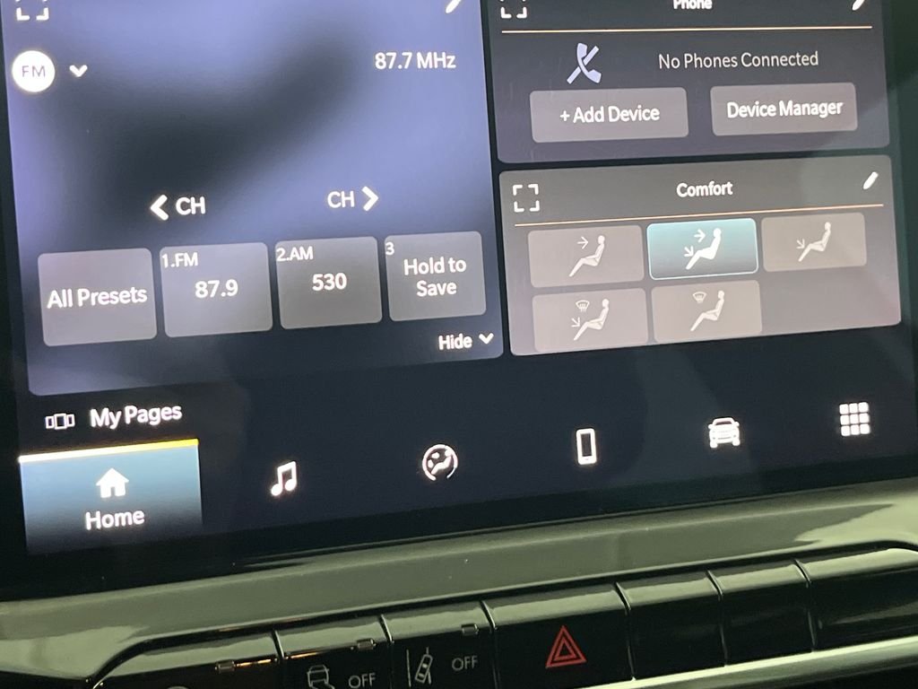 Used 2024 White Jeep Latitude image 19