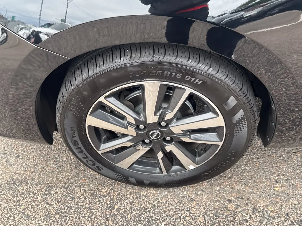 Used 2025 Black Nissan 1.6 SV image 36