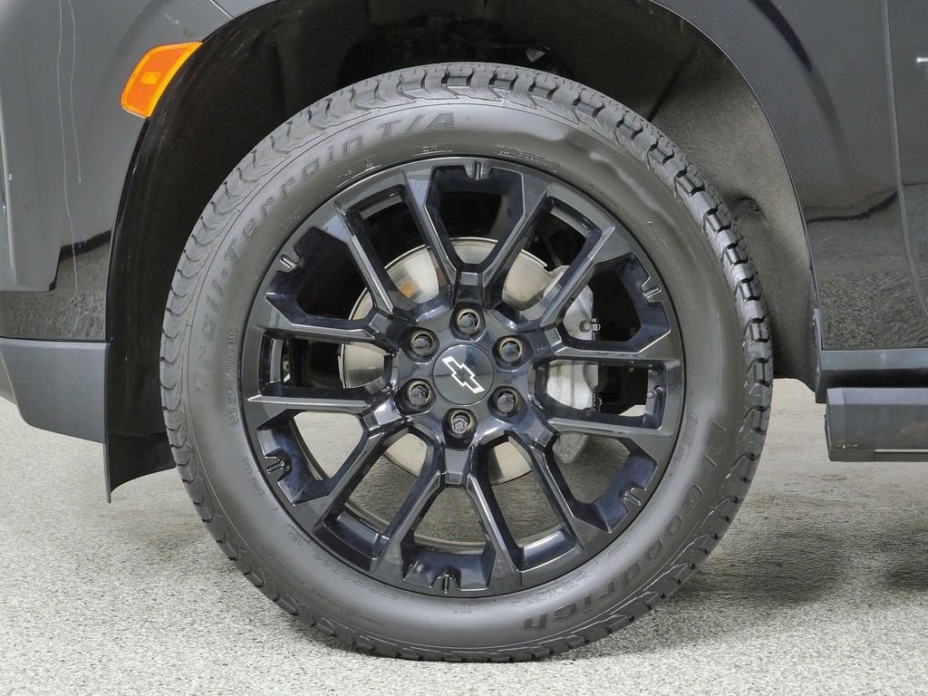 Used 2022 Black Chevrolet High Country image 16
