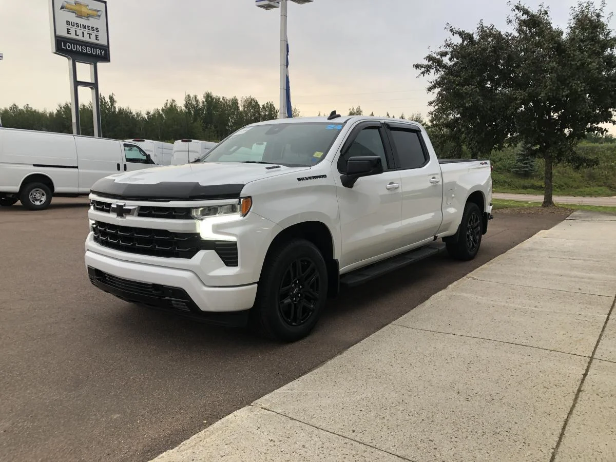 Used 2024 White Chevrolet 4WD Crew Cab 157" RST image 5