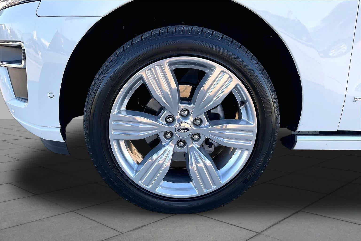 Used 2024 Star White Metallic Tri-Coat Ford Platinum image 11