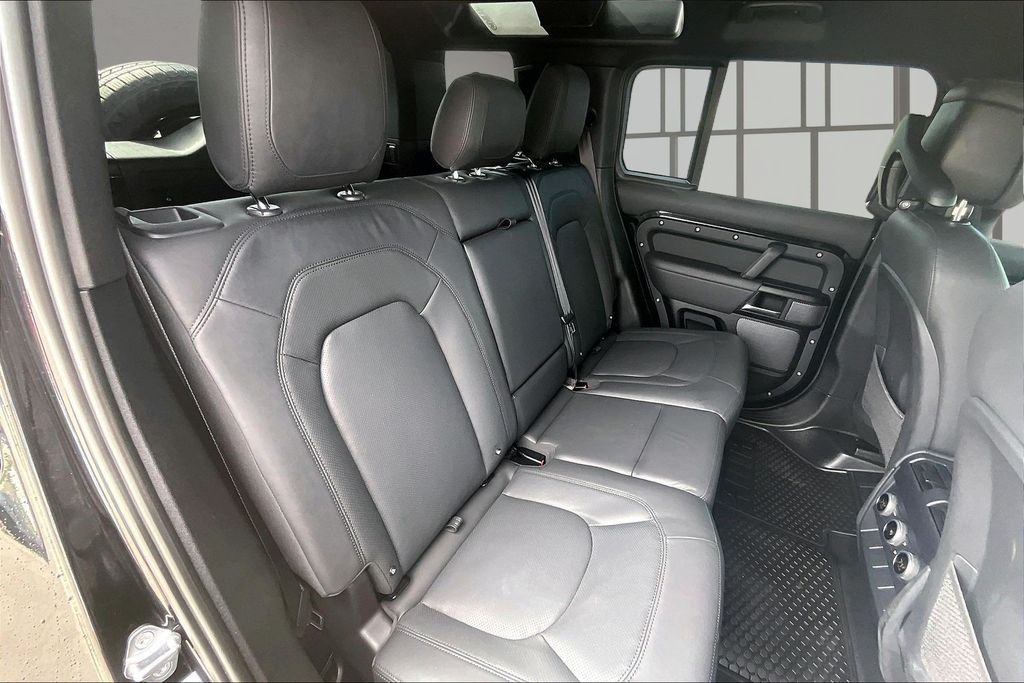 Used 2023 Santorini Black Metallic Land Rover V8 image 28