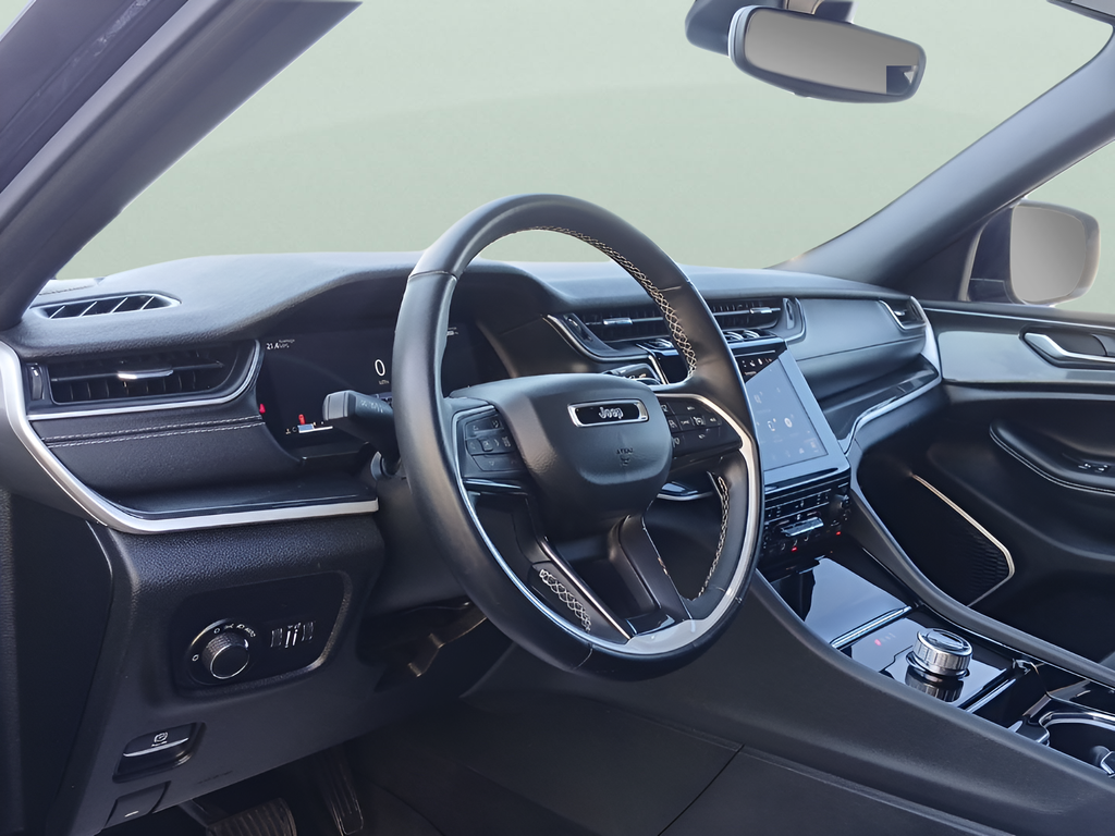 Used 2022 Black Jeep Altitude image 11
