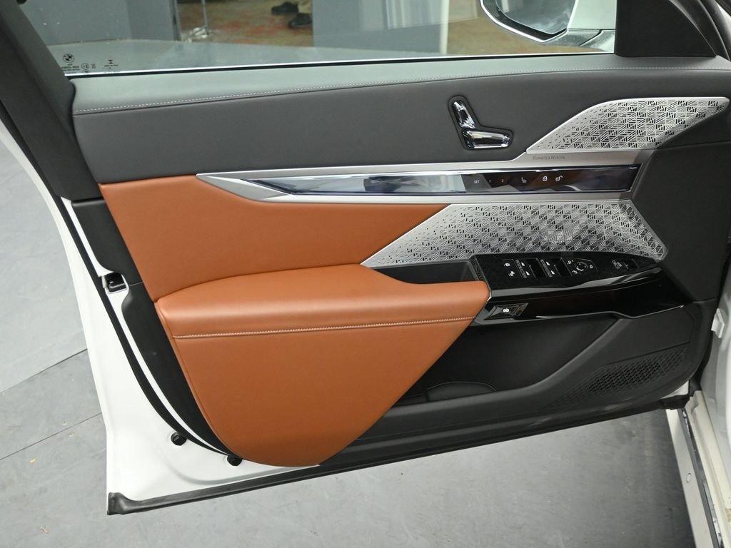 2023 BMW I7 - Image 19