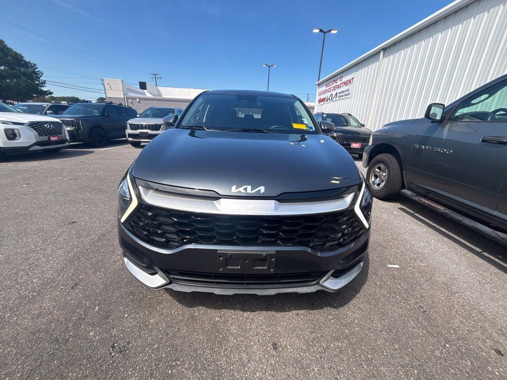 Used 2023 Gry Kia EX image 10